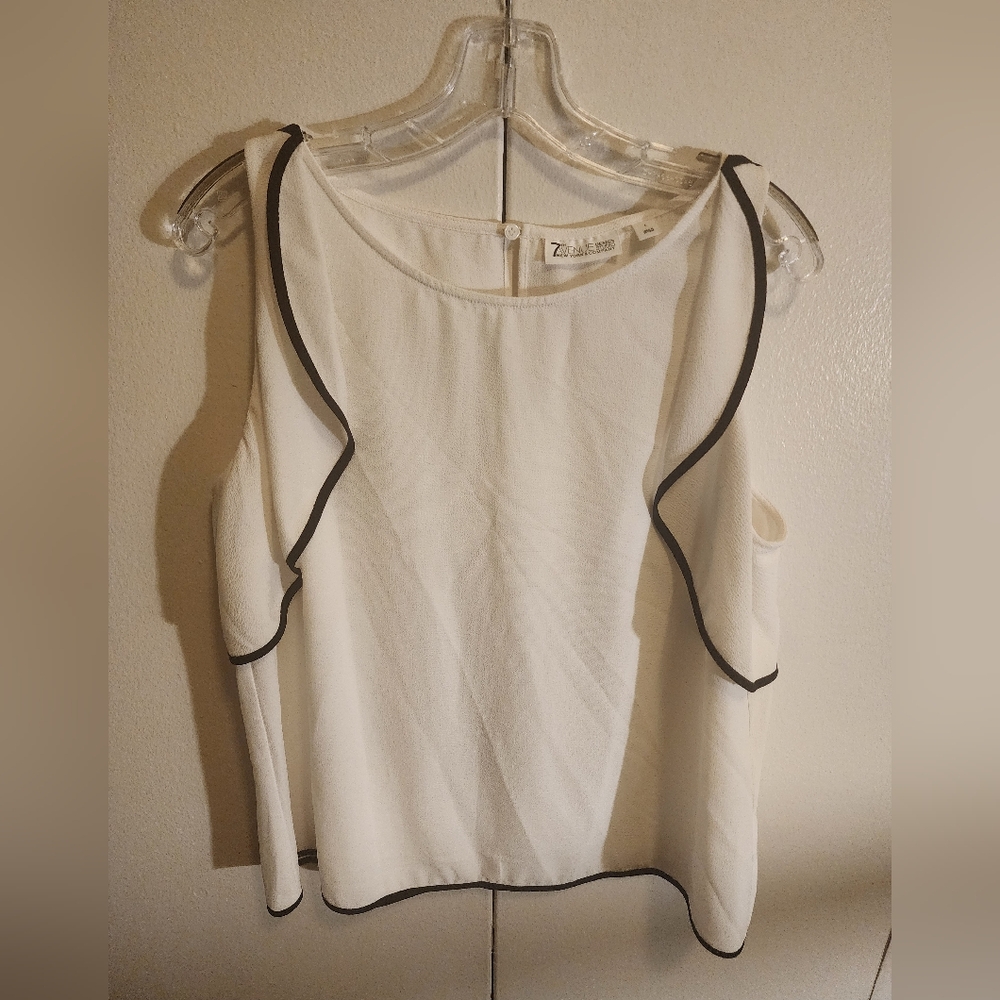 NWT Off White Sleevless Blouse With Black Trim